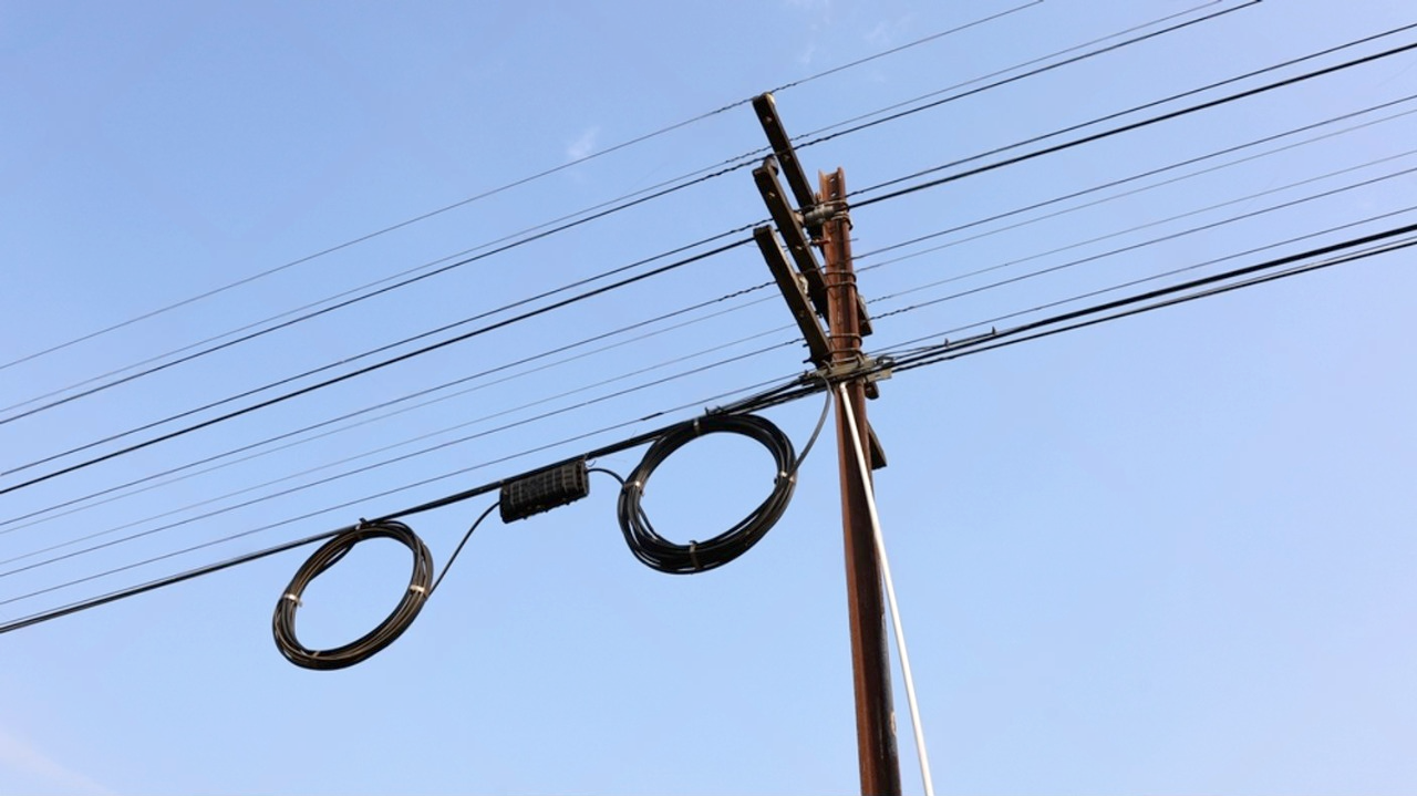 a coiled section of GYFXTBY Drop Cable attached to the pole