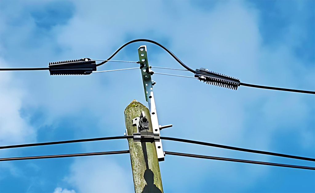 A2000 Dead-End Anchoring Clamps securing LV-ABC lines on a utility pole